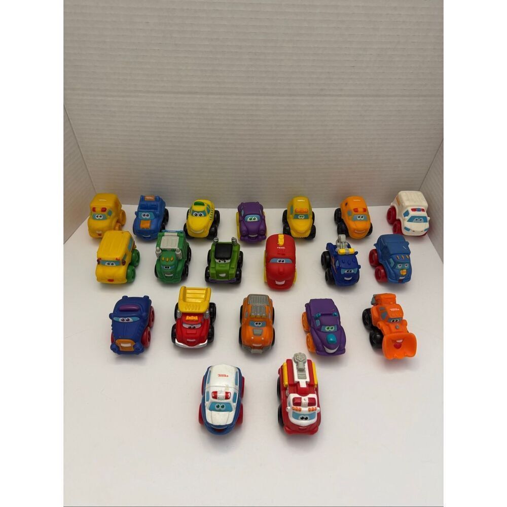 Tonka Playskool Chuck & Friends Mini Wheel Pals Lot of 20 Cars Trucks Equipment - Picture 2 of 3